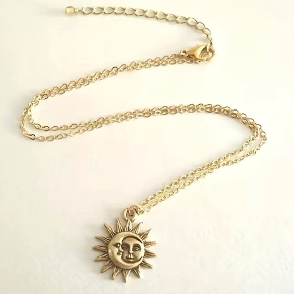 NWOT - Unisex Classical Creative Bohemian Sun & Moon Necklace Pendant (Silver) - Picture 3 of 8
